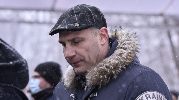 Модный мэр. Виталий Кличко носит кепку-хулиганку за 840 гривен и куртку почти за 64 000