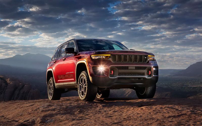 
            Jeep представил новый Grand Cherokee. Внедорожник привезут в Россию
        