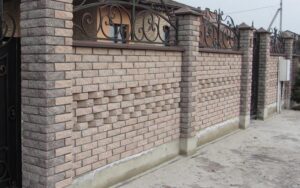 Забор для частного дома: какой материал выбрать