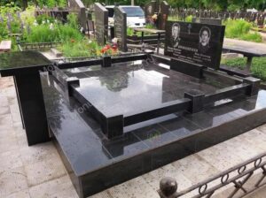 Благоустройство могилы на кладбище: как осуществляется
