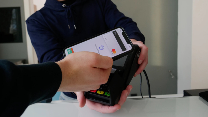 Работа сервиса Apple Pay в России остановлена