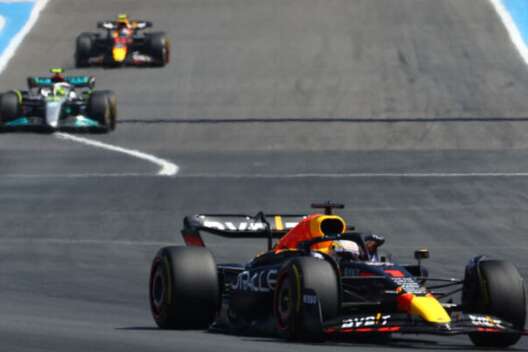 
            Ферстаппен выиграл Гран-при Франции "Формулы-1"        