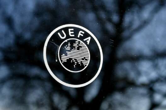 
            УЕФА не хочет терять Россию и намерен организовать в стране турнир        