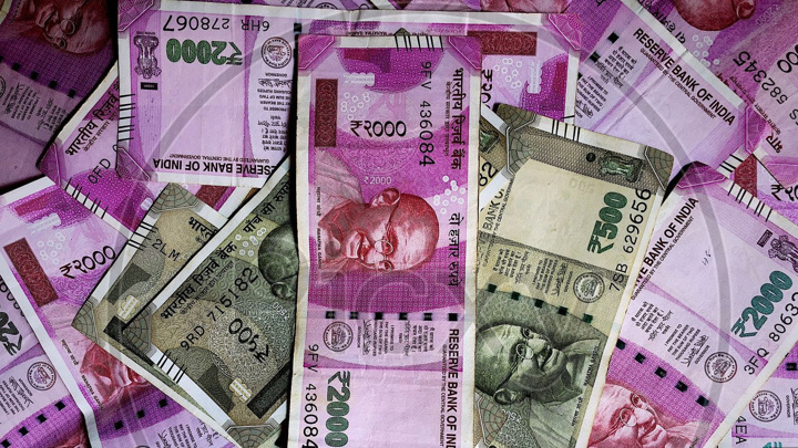 ВТБ начал открывать счета в индийских рупиях для розничных клиентов